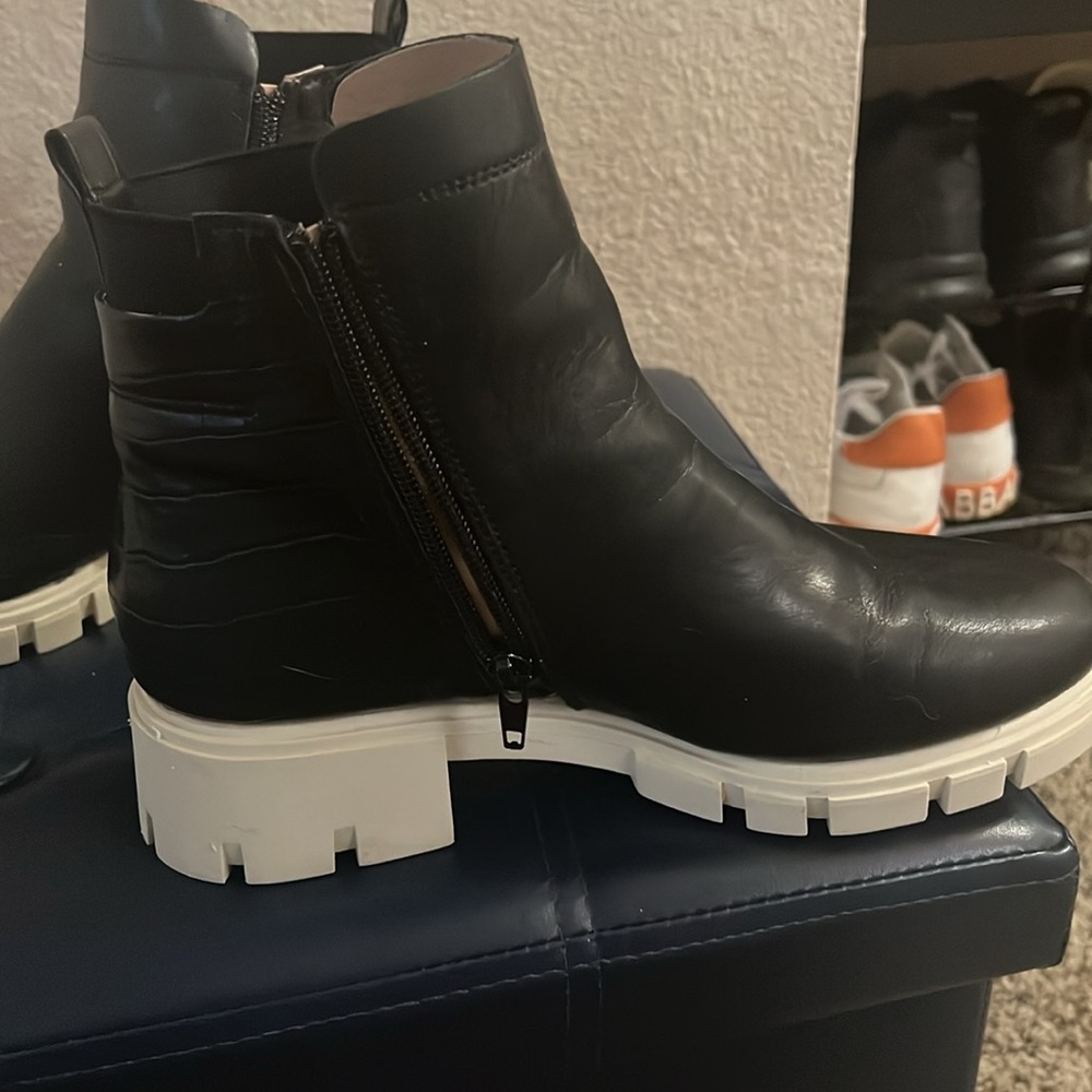 Boots - Picture 2 of 7